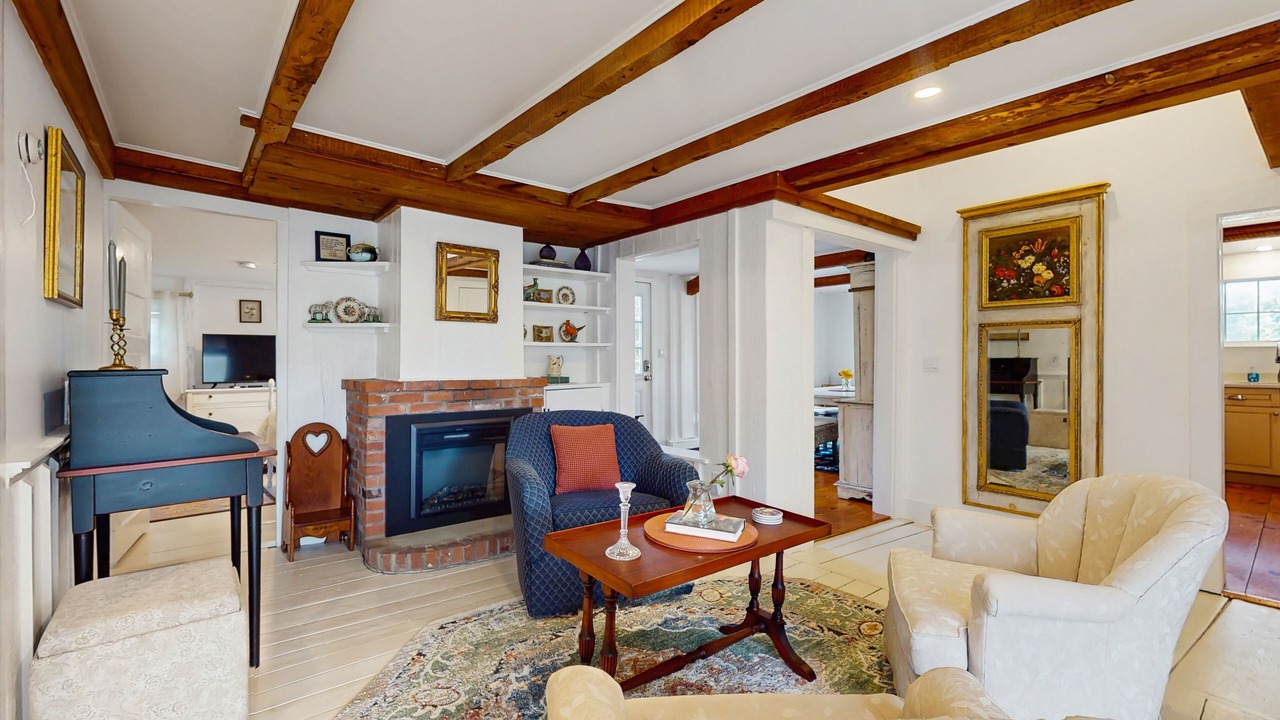 Photo of Livingroom in Marstons Mills