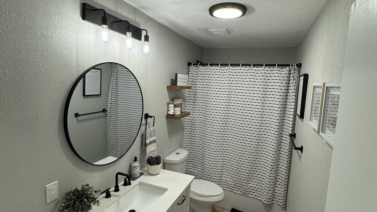 Photo of Bathroom in Santa Anna