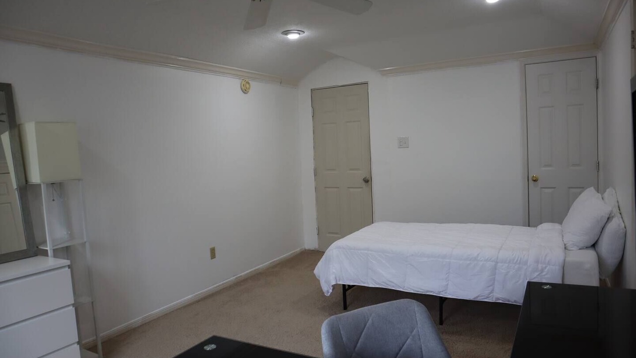 Photo of Bedroom in Clear Lake