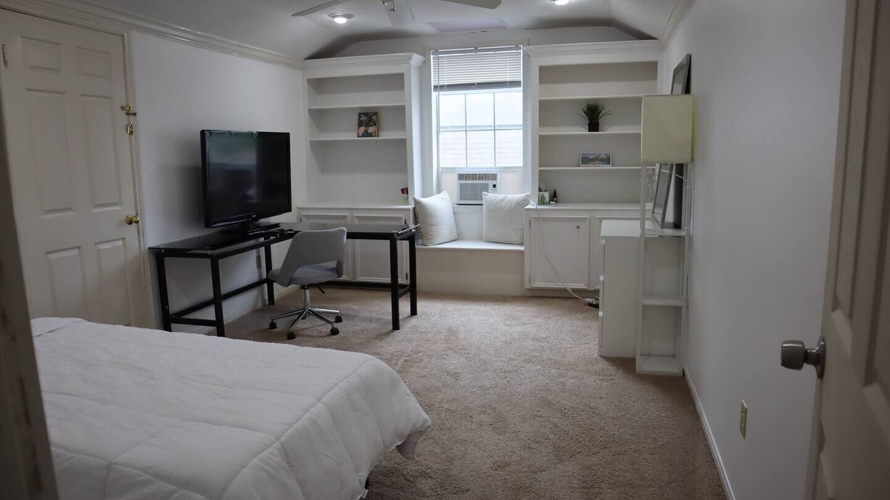 Photo of Bedroom in Clear Lake