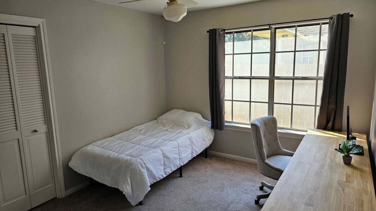 Photo of Bedroom in Clear Lake
