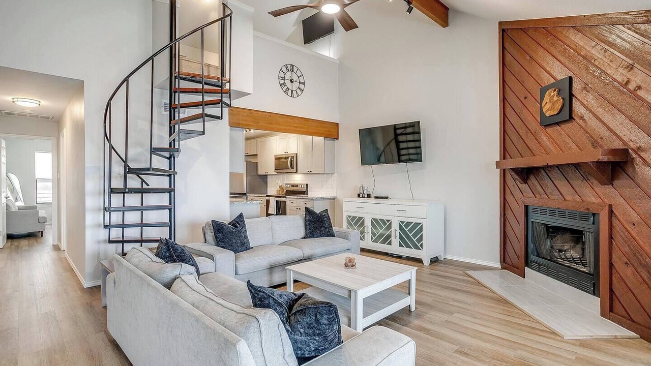 Photo of Livingroom in Granbury