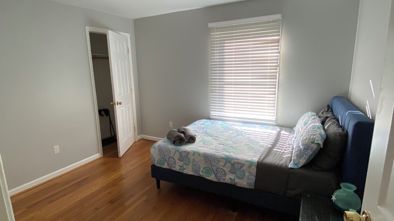 Photo of Bedroom in Willoughby Spit