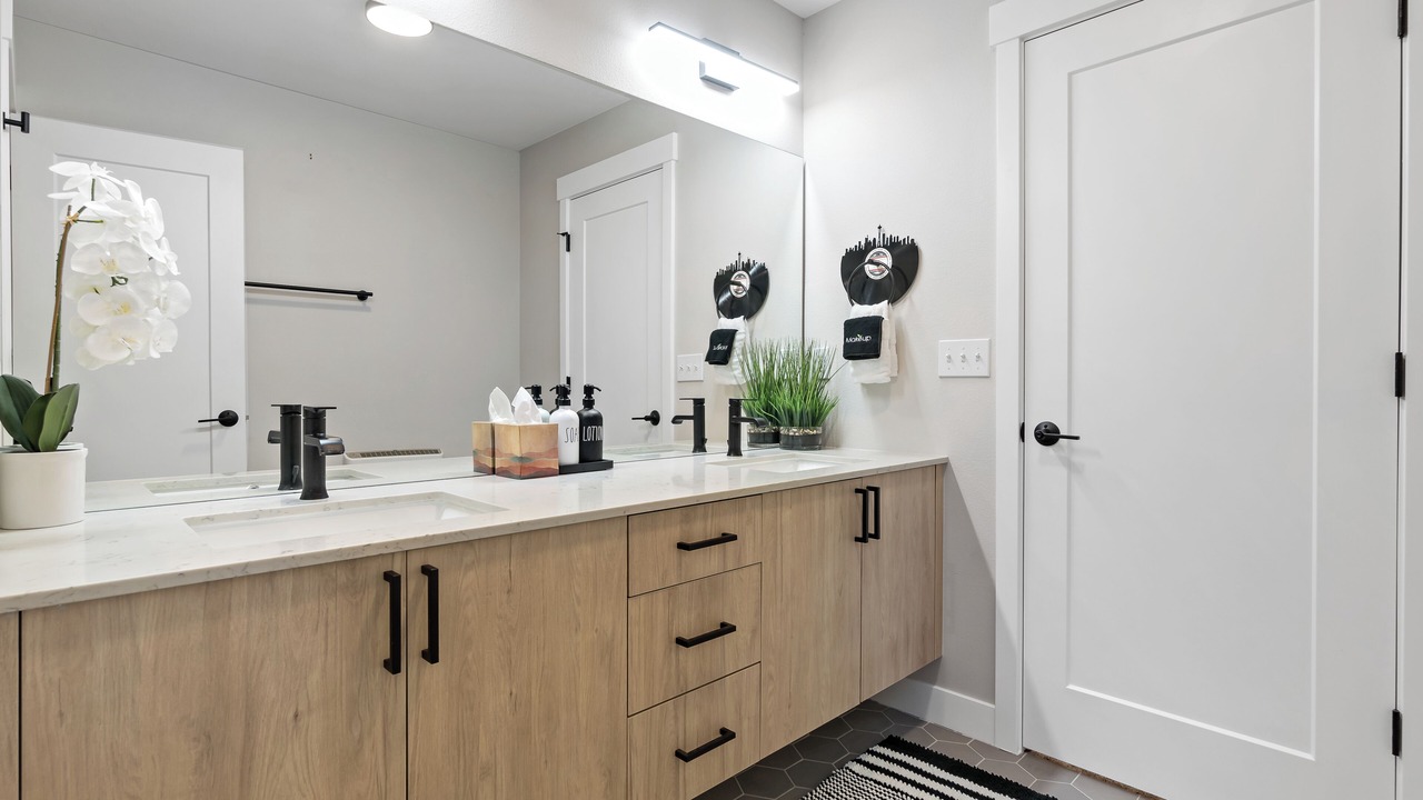 Photo of Bathroom in Squire Park