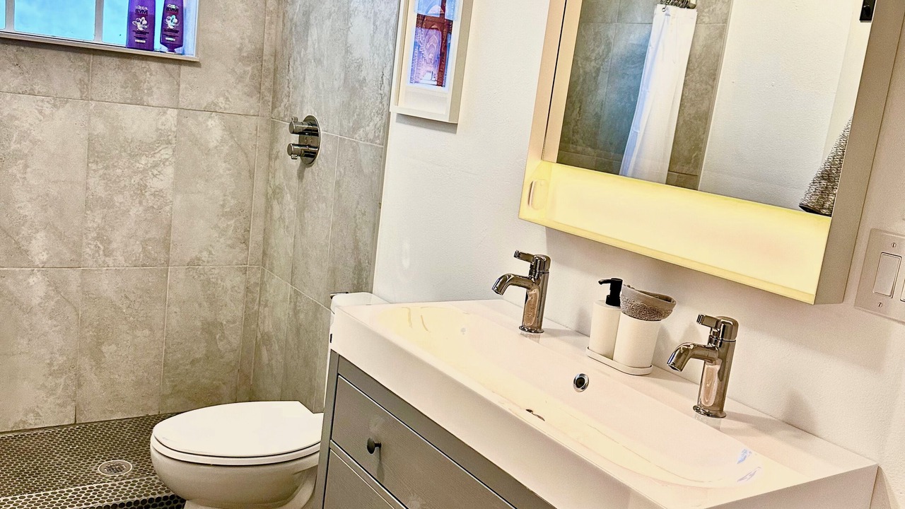 Photo of Bathroom in Downtown Zephyrhills