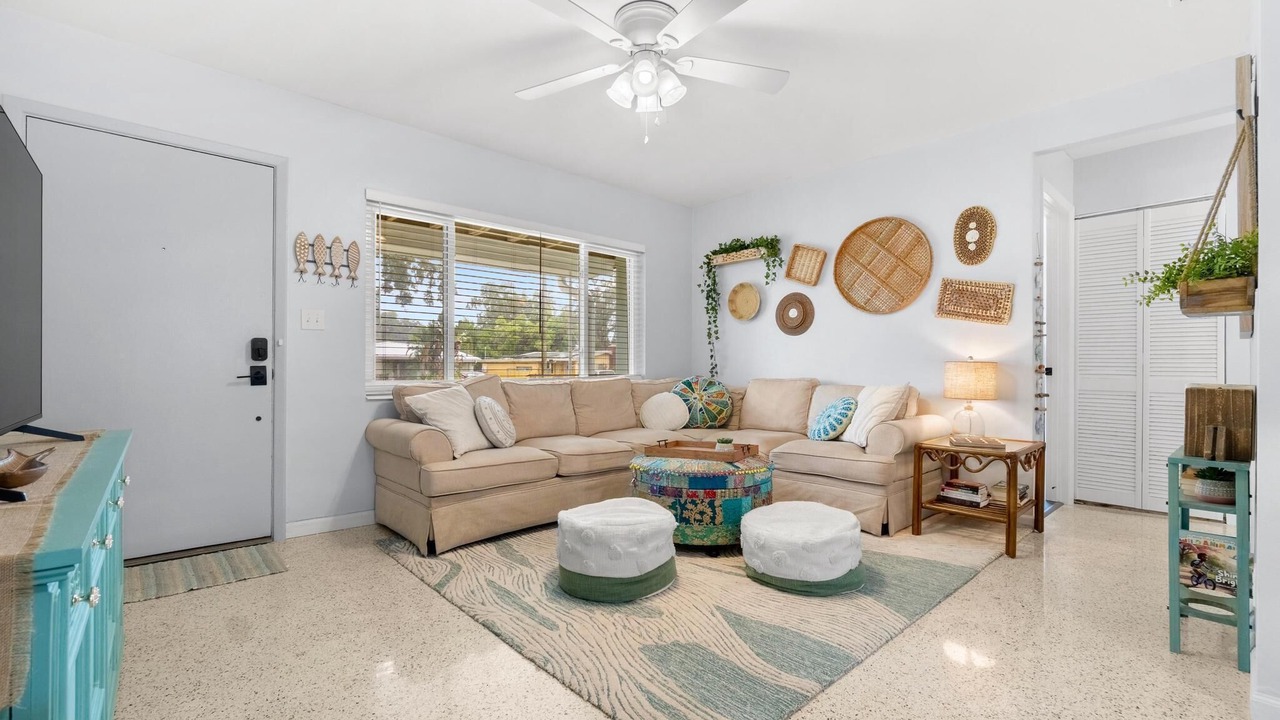 Photo of Livingroom in South Pinellas Community Council