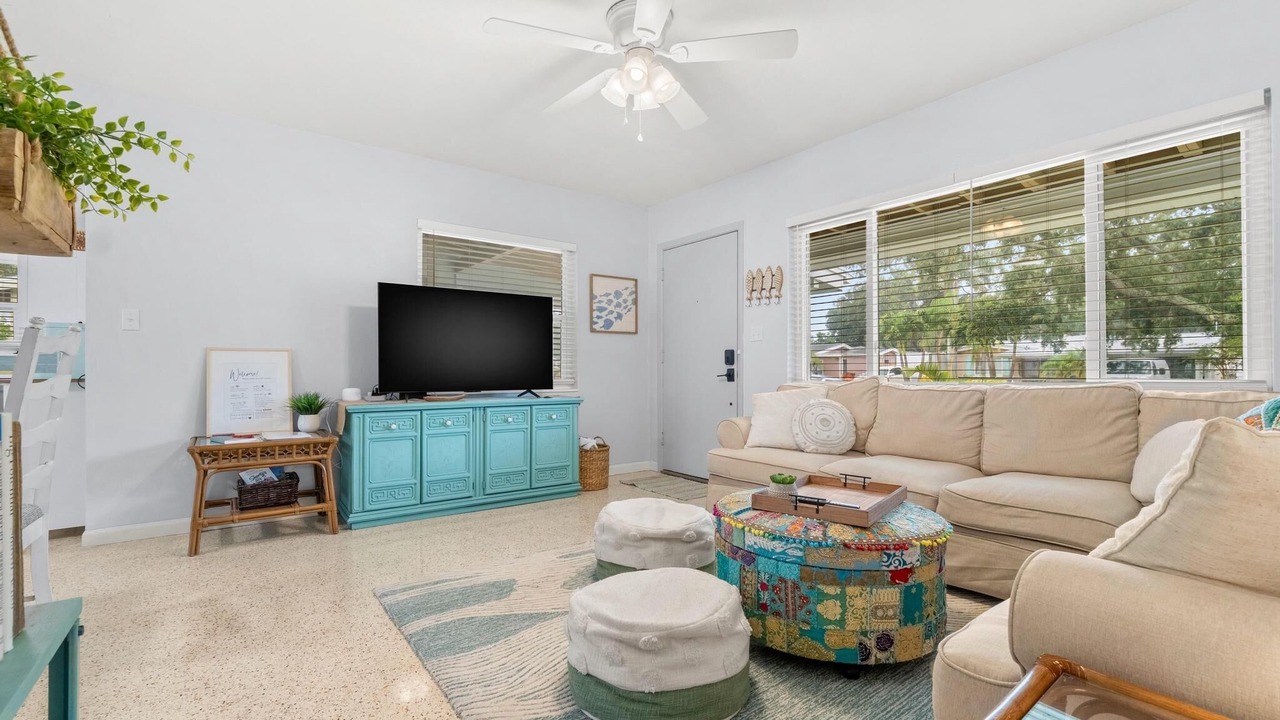 Photo of Livingroom in South Pinellas Community Council