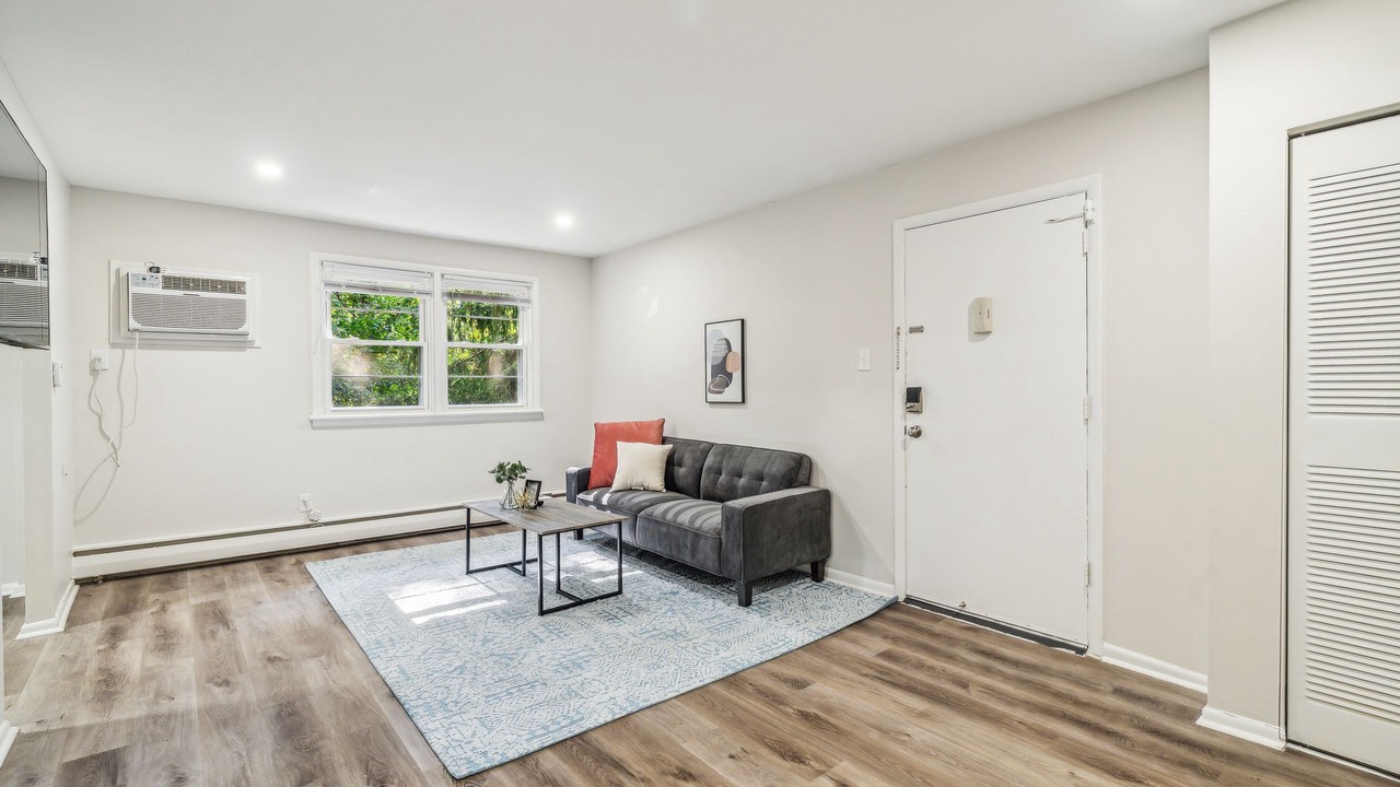 Photo of Livingroom in Newark