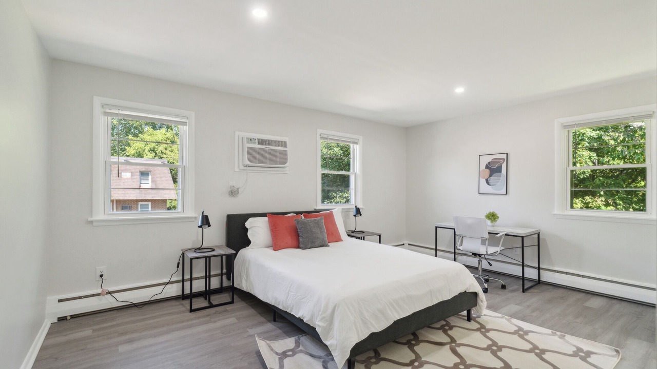 Photo of Bedroom in Newark