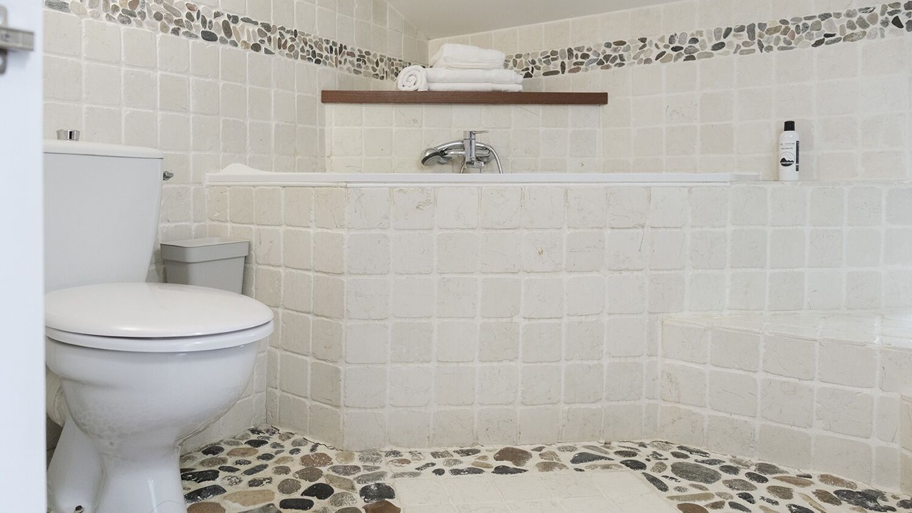 Photo of Bathroom in Clermont Ferrand City Centre