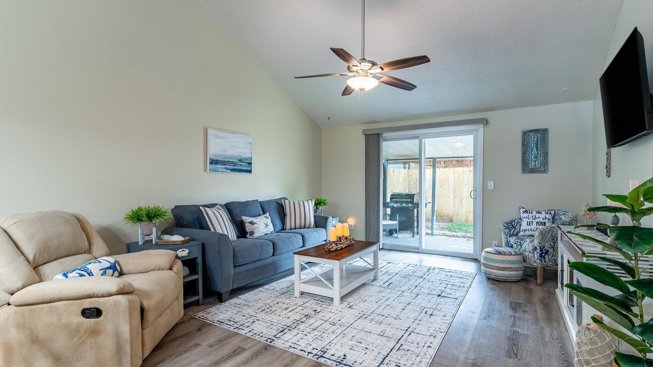 Photo of Livingroom in Shalimar