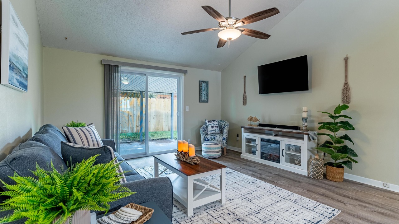 Photo of Livingroom in Shalimar