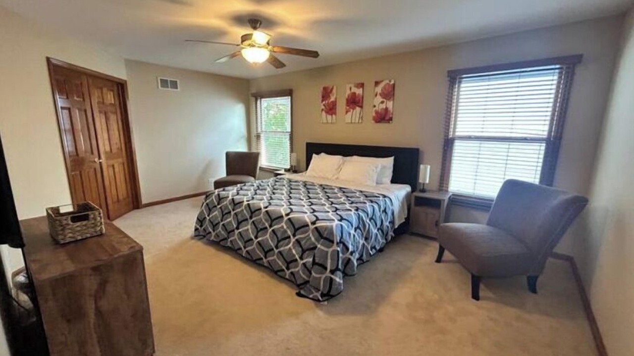 Photo of Bedroom in Glen Ellyn