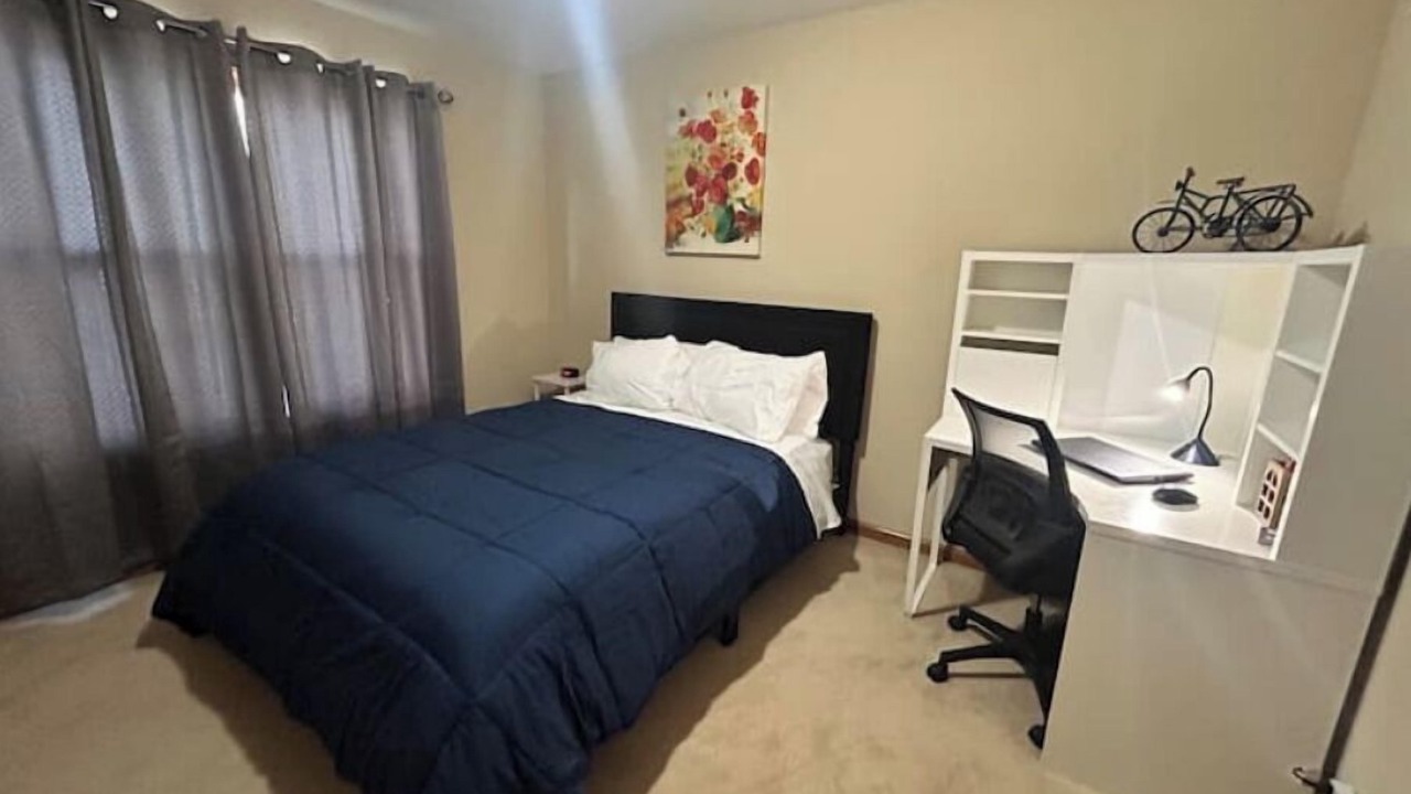 Photo of Bedroom in Glen Ellyn
