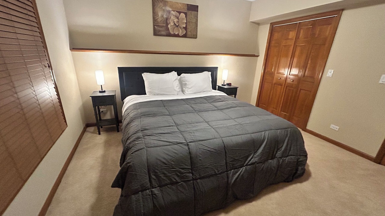 Photo of Bedroom in Glen Ellyn