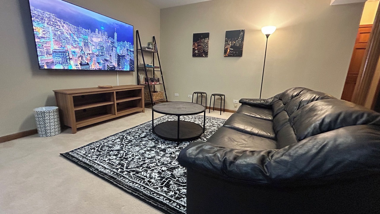 Photo of Livingroom in Glen Ellyn