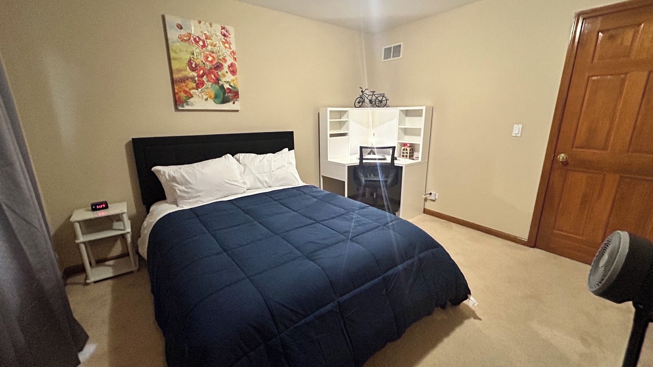 Photo of Bedroom in Glen Ellyn