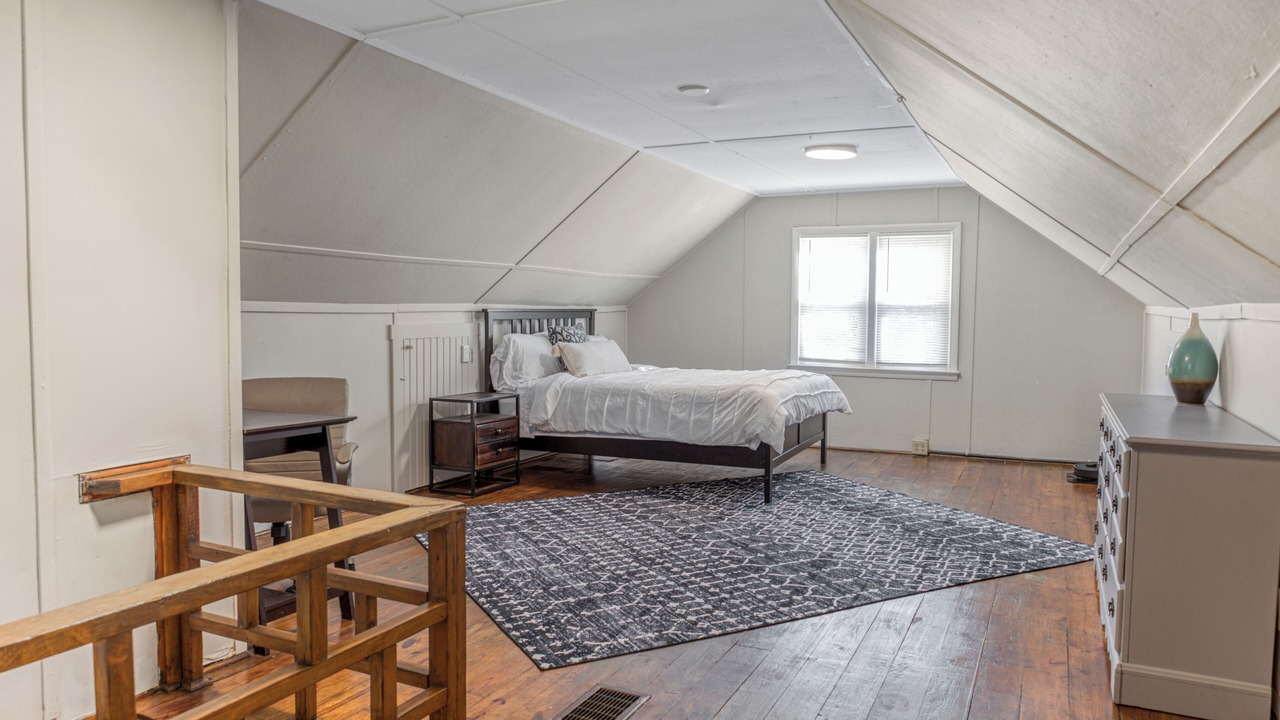 Photo of Bedroom in Centerville