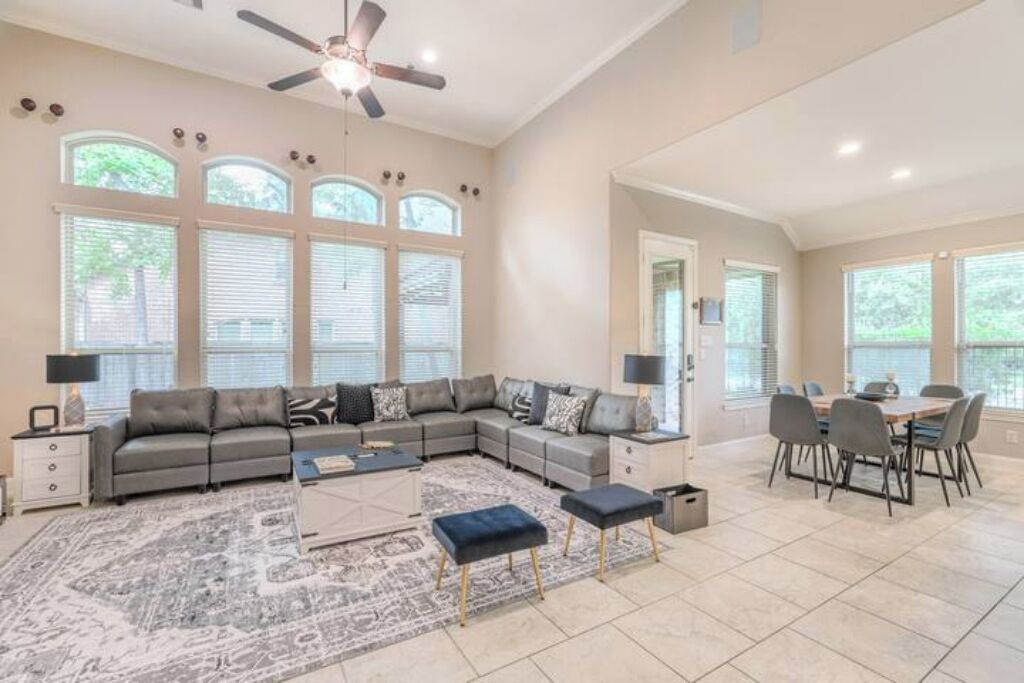 Photo of Livingroom in Spring