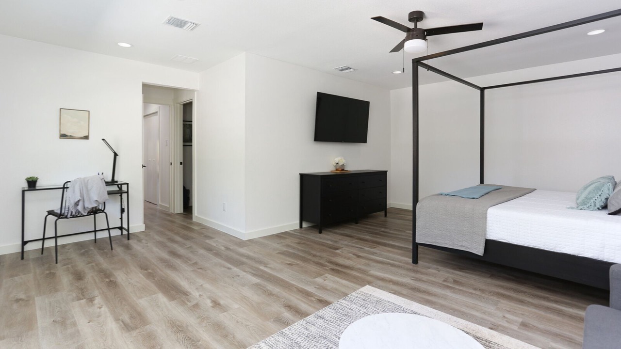 Photo of Bedroom in Oak Park - Northwood