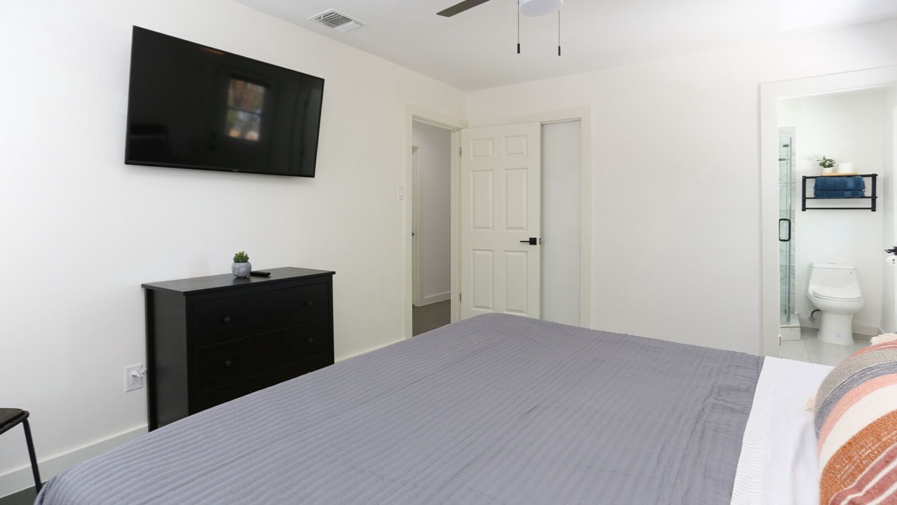 Photo of Bedroom in Oak Park - Northwood