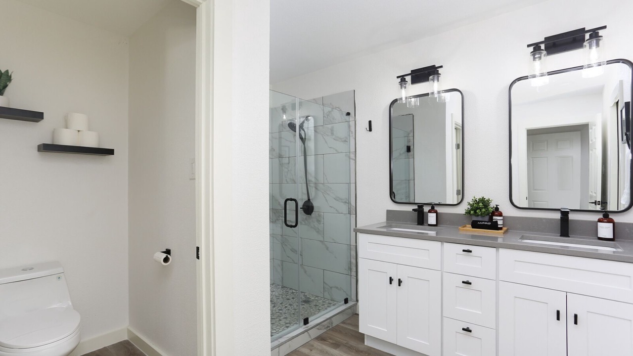 Photo of Bathroom in Oak Park - Northwood