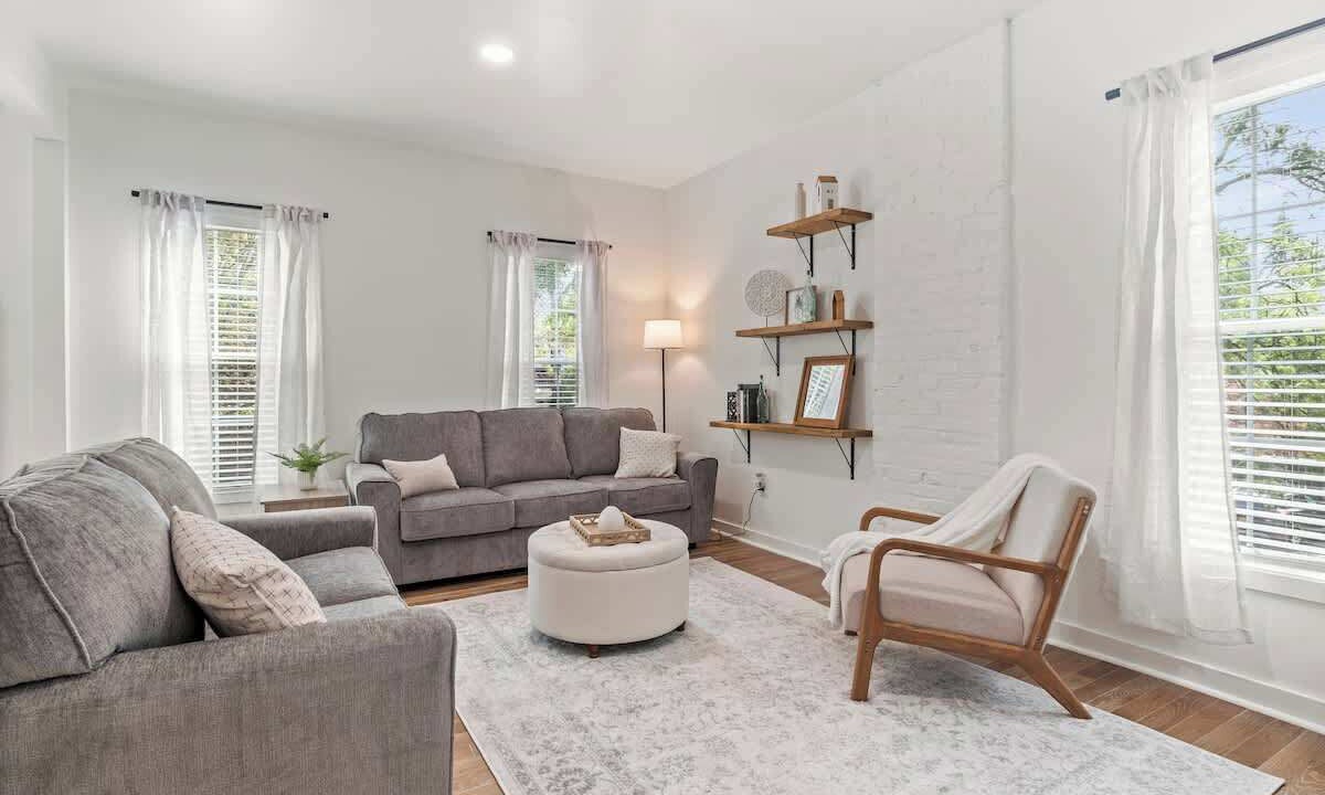 Photo of Livingroom in Corn Hill