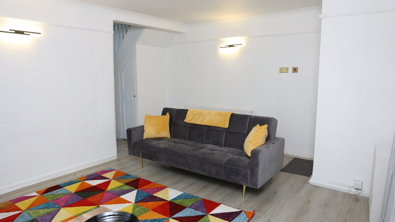 Photo of Livingroom in Mayesbrook