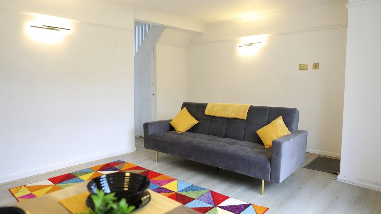 Photo of Livingroom in Mayesbrook