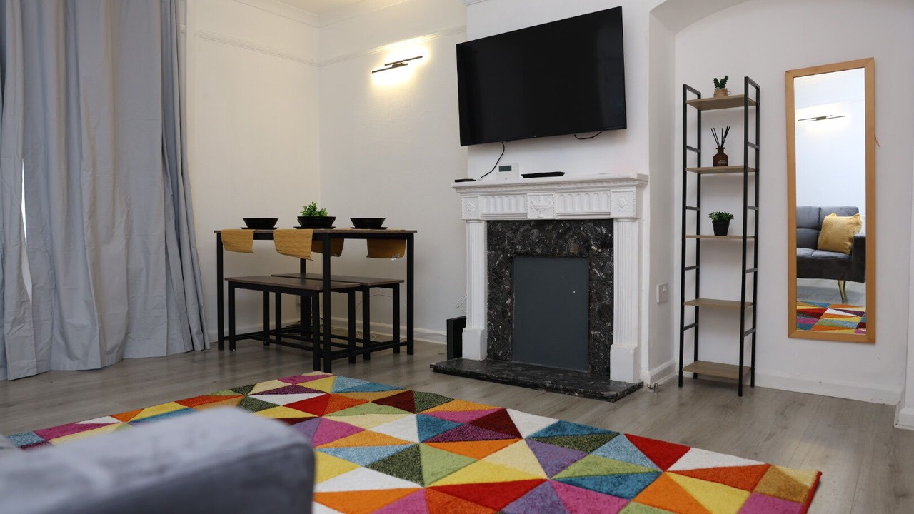 Photo of Others in Mayesbrook