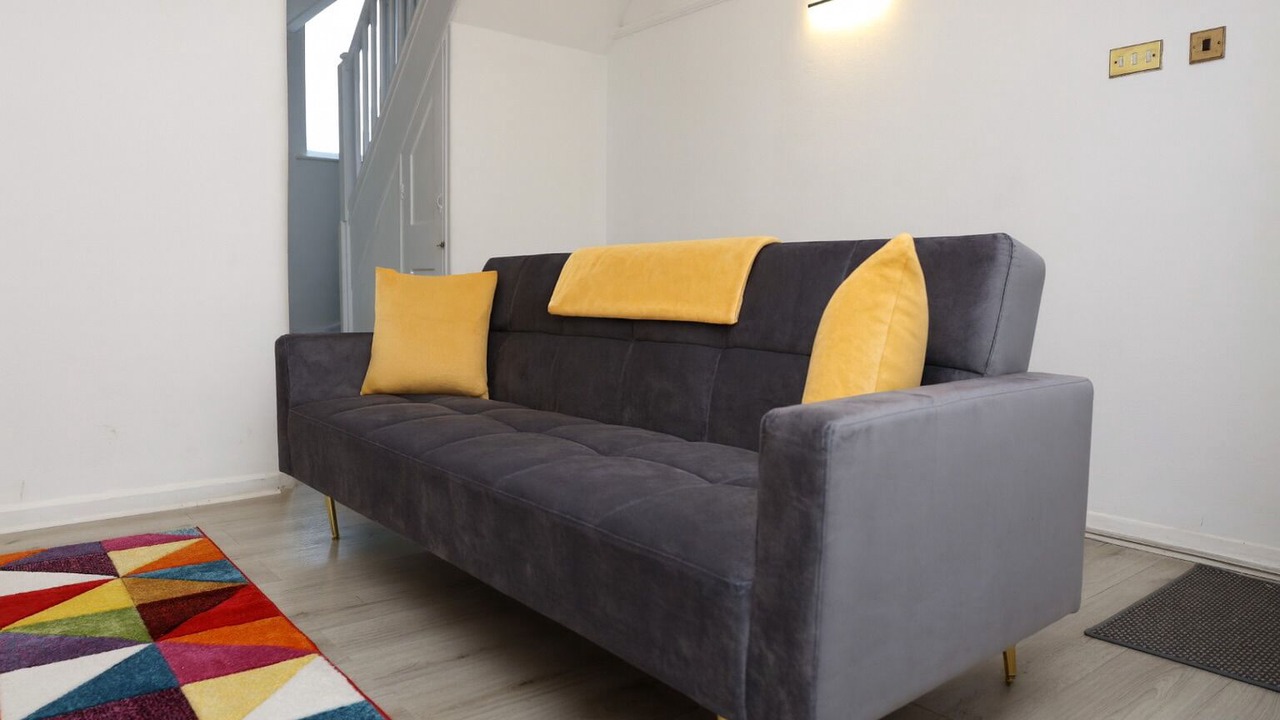 Photo of Livingroom in Mayesbrook