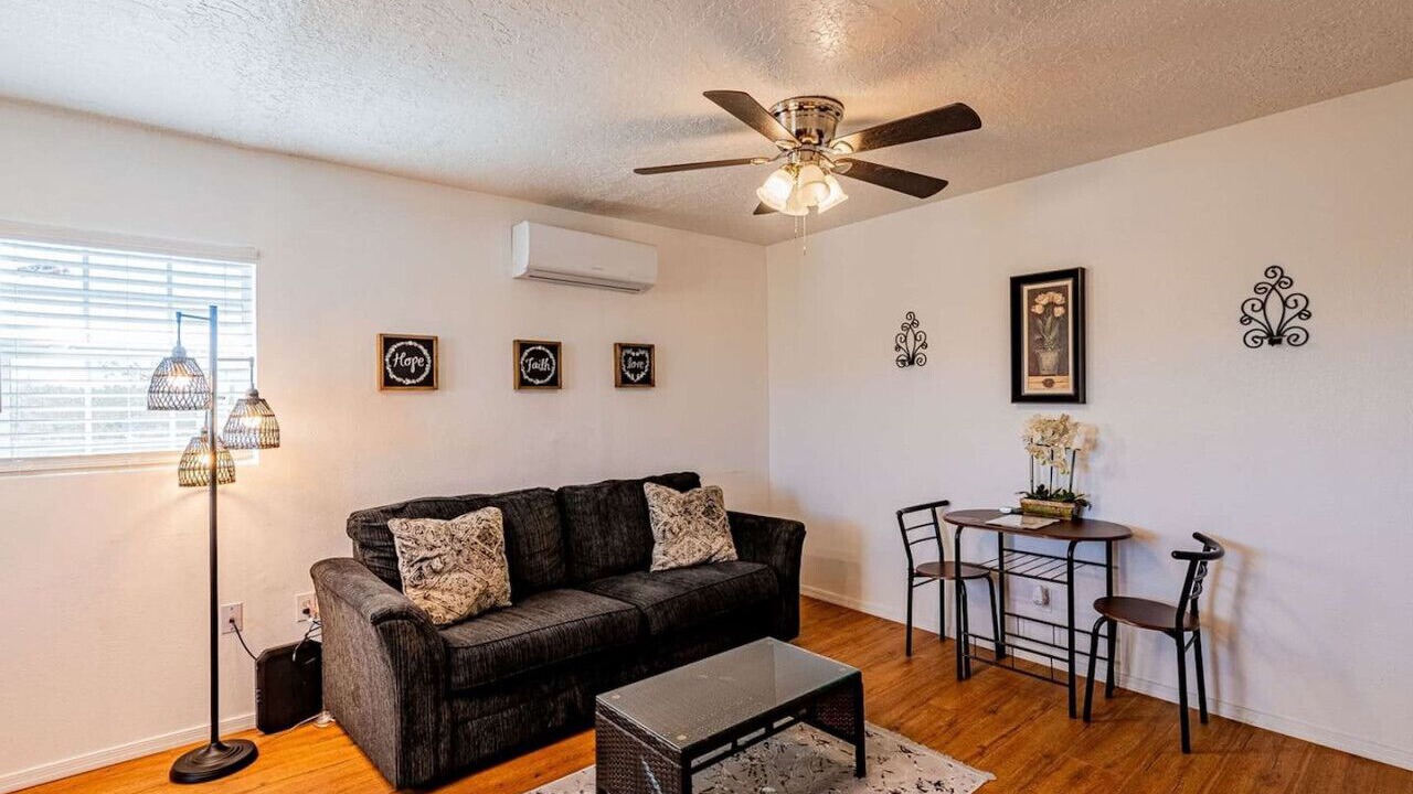 Photo of Livingroom in University Heights