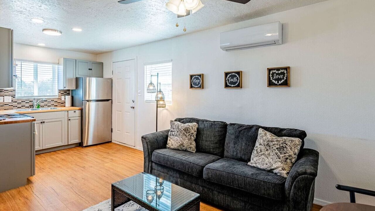 Photo of Livingroom in University Heights