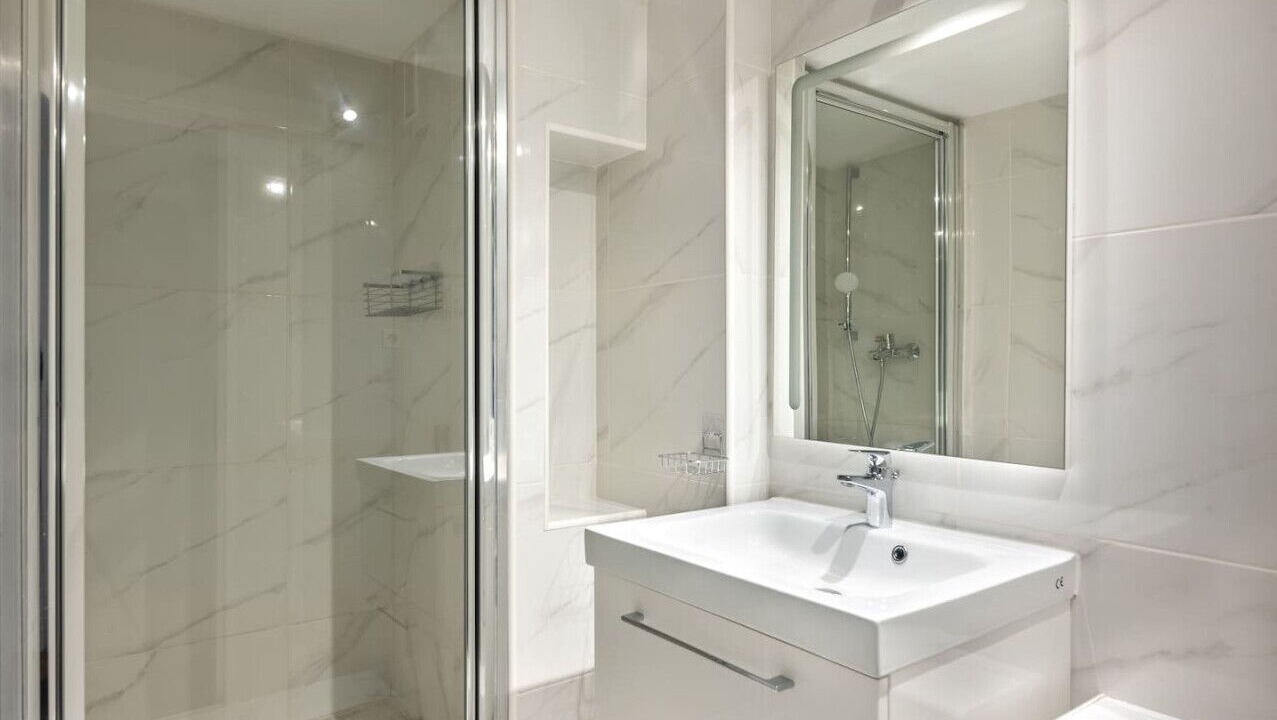 Photo of Bathroom in Puteaux