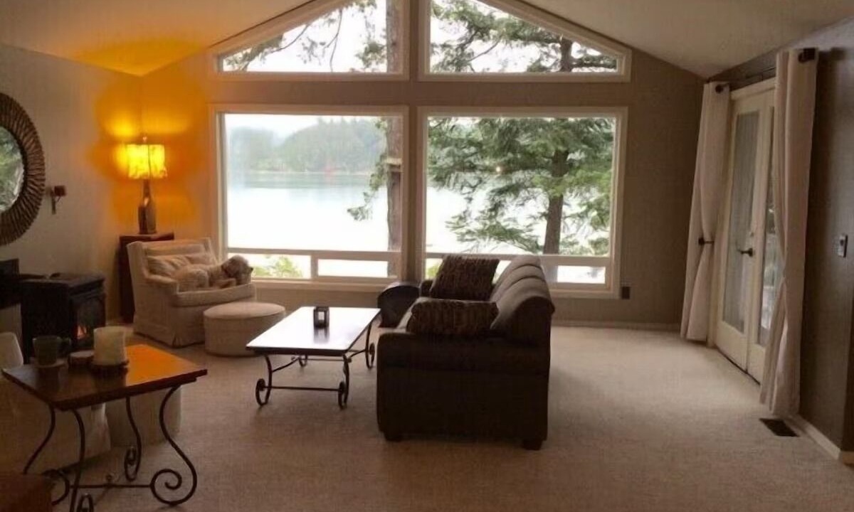 Photo of Livingroom in Roche Harbor