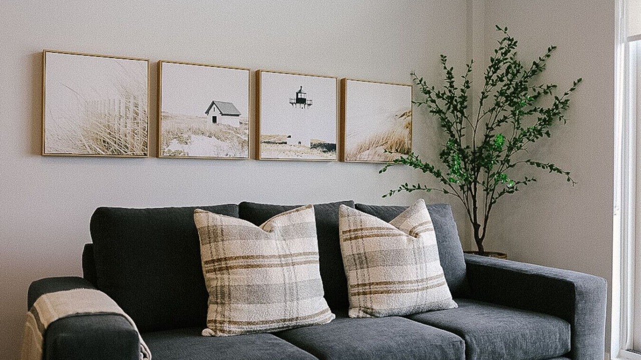 Photo of Livingroom in Grand Bend