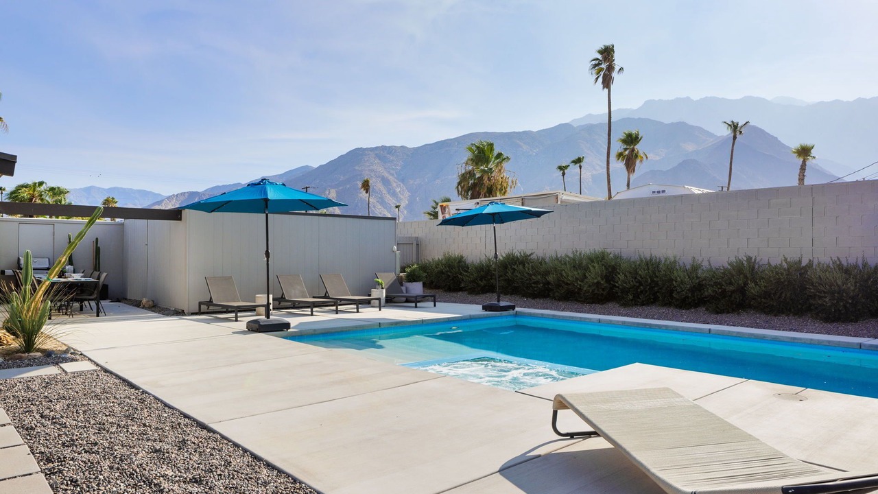 Photo of Outdoor in Racquet Club Estates