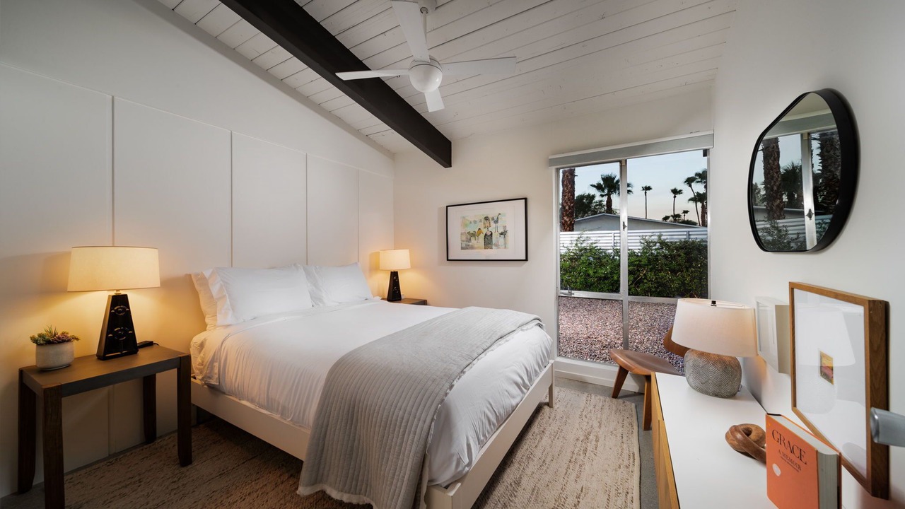 Photo of Bedroom in Racquet Club Estates