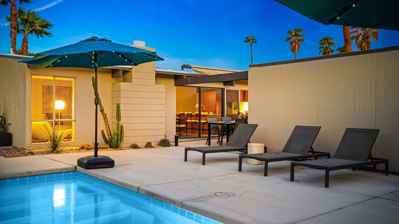 Photo of Outdoor in Racquet Club Estates