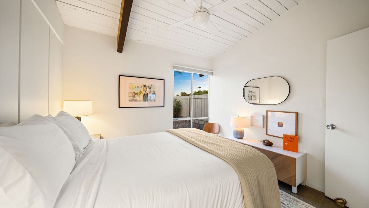 Photo of Bedroom in Racquet Club Estates