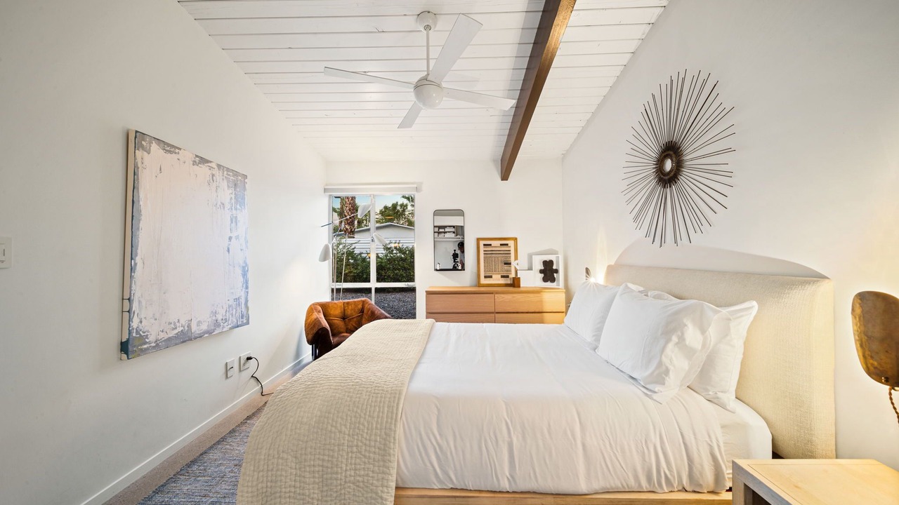 Photo of Bedroom in Racquet Club Estates
