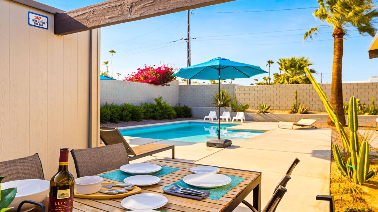Photo of Outdoor in Racquet Club Estates