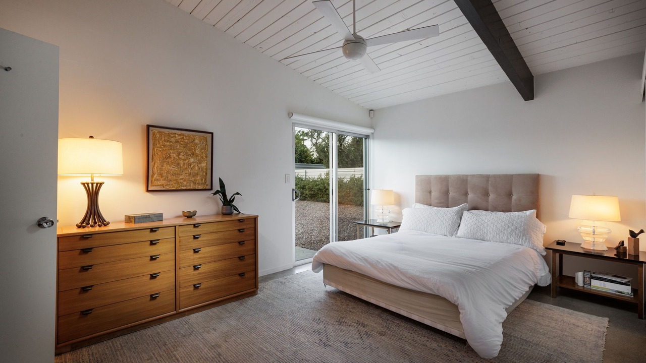 Photo of Bedroom in Racquet Club Estates