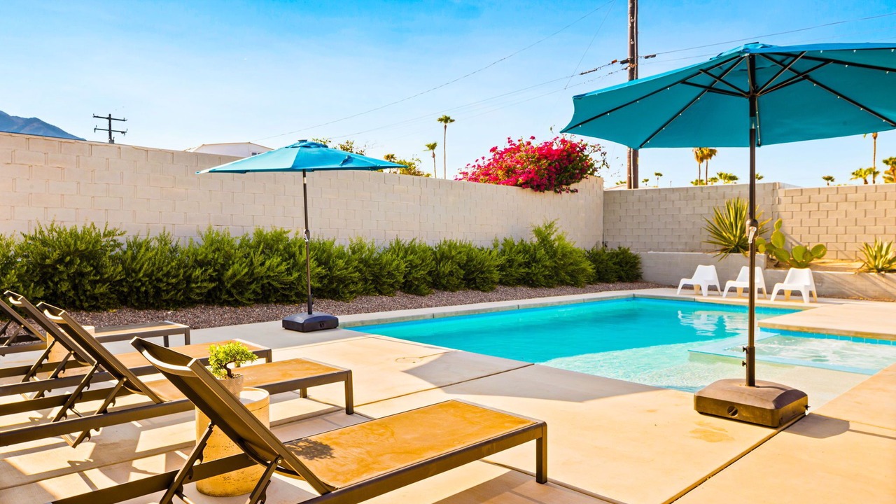 Photo of Outdoor in Racquet Club Estates