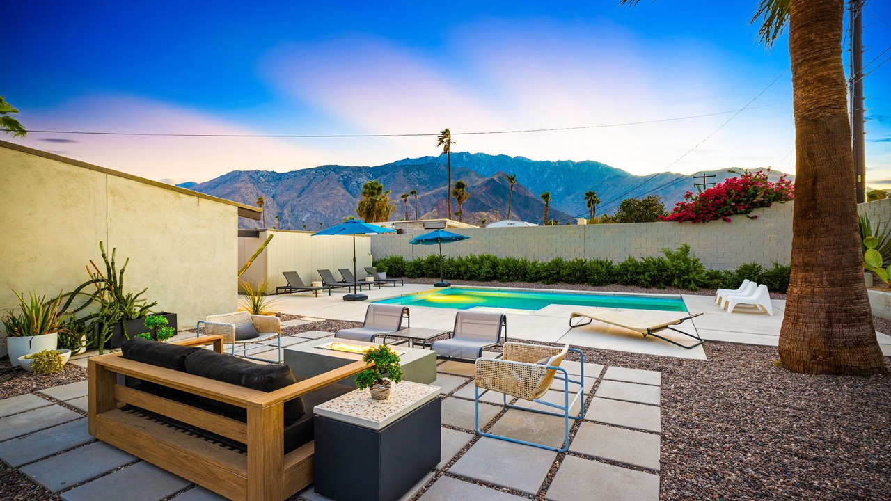 Photo of Outdoor in Racquet Club Estates