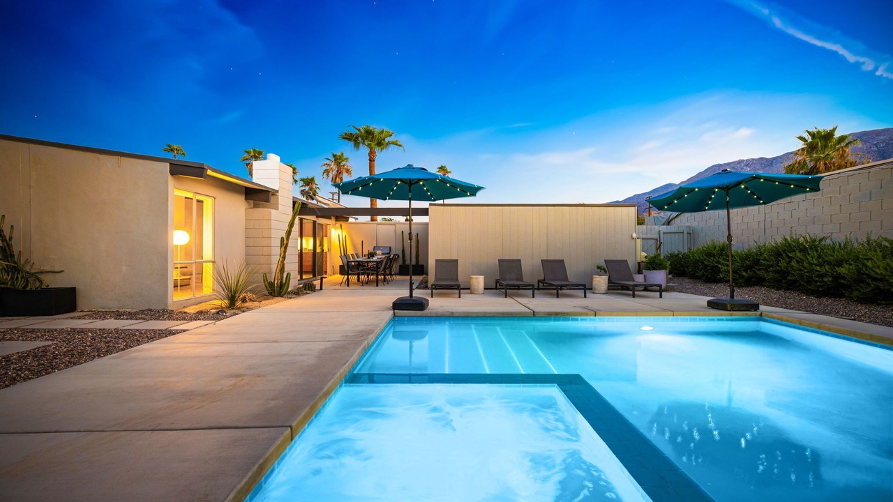 Photo of Outdoor in Racquet Club Estates