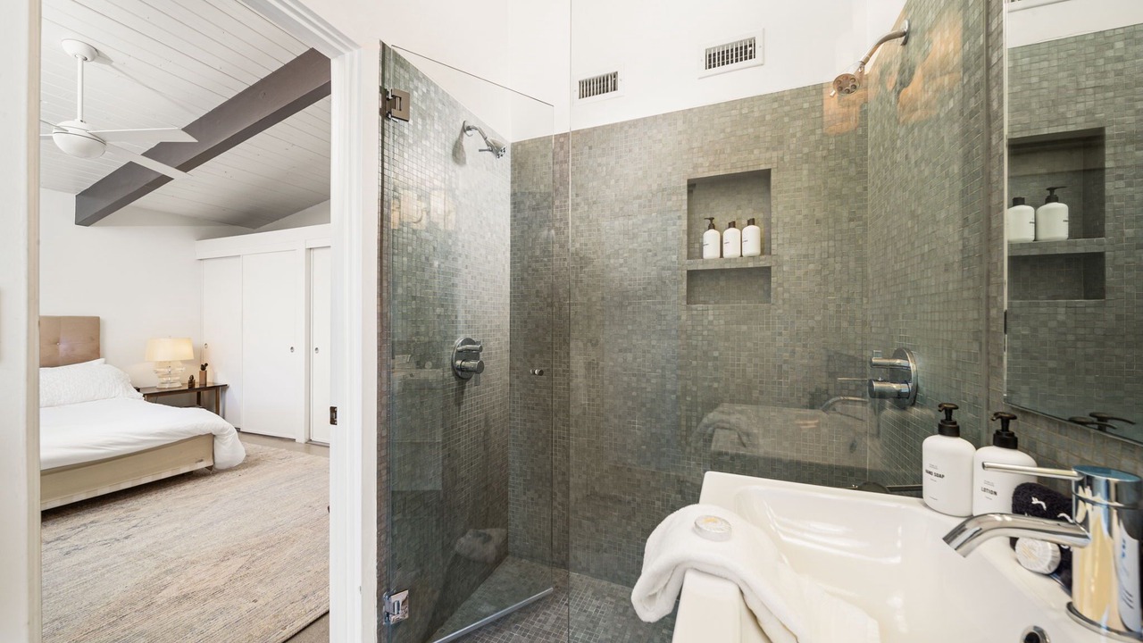 Photo of Bathroom in Racquet Club Estates
