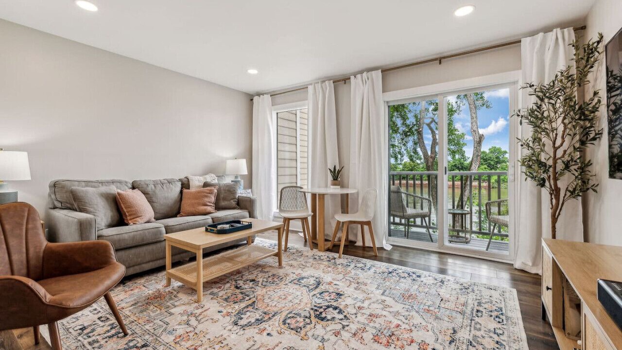 Photo of Livingroom in North Capitol