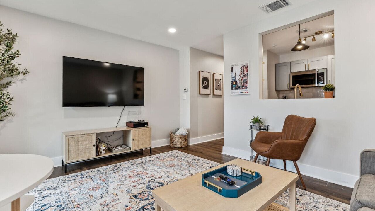 Photo of Livingroom in North Capitol