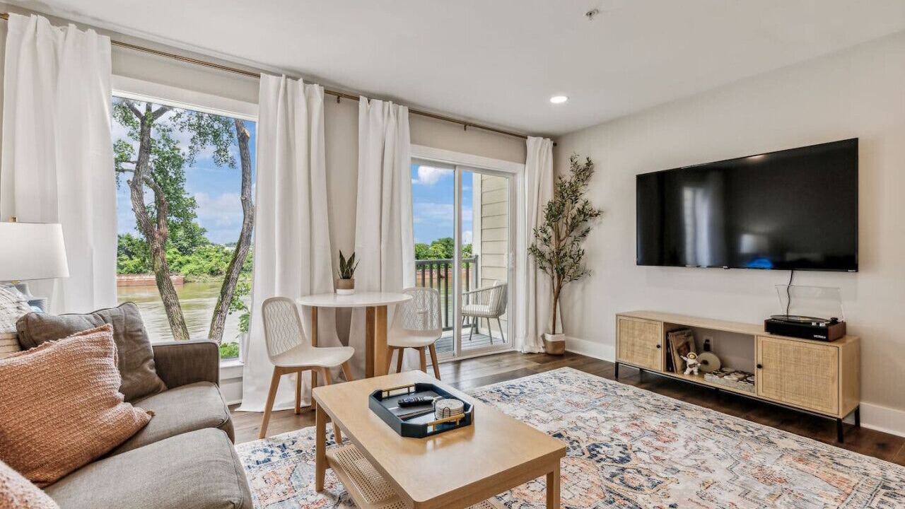Photo of Livingroom in North Capitol